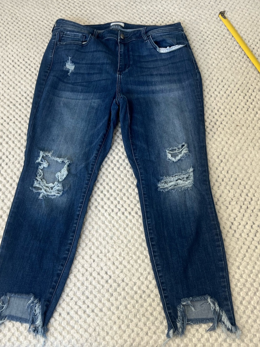 Ms. CELLO Women’s Blue Medium Wash Mid Rise Skinny Distressed 5-Pocket Jeans 18